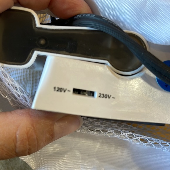 Voltage Valet Travel Iron - Picture 9 of 9